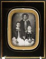 Карл Дуфм — Портрет неизвестной с двумя девочками, 1840-50 (дагеротип, акварель, белила) Штутгарт.