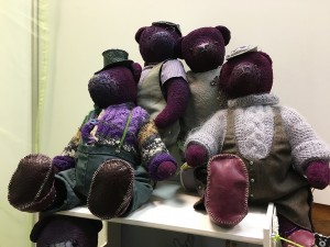 Текстильные мишки Любови Корниловой, 2018 (фрагмент 1)