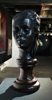 Флоранс Обрехт, Аксель Пахлави - Душа, 2005-06 (бронза, орех). Вид слева.