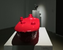 Гурген Петросян - Фигура в ванне ('Красные'), 2016 (гипс, автомобильная краска), ракурс