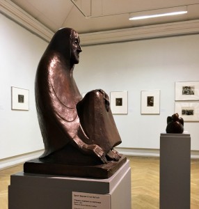 Эрнст Барлах — Старуха, сидящая на корточках (профиль), бронза, 1933