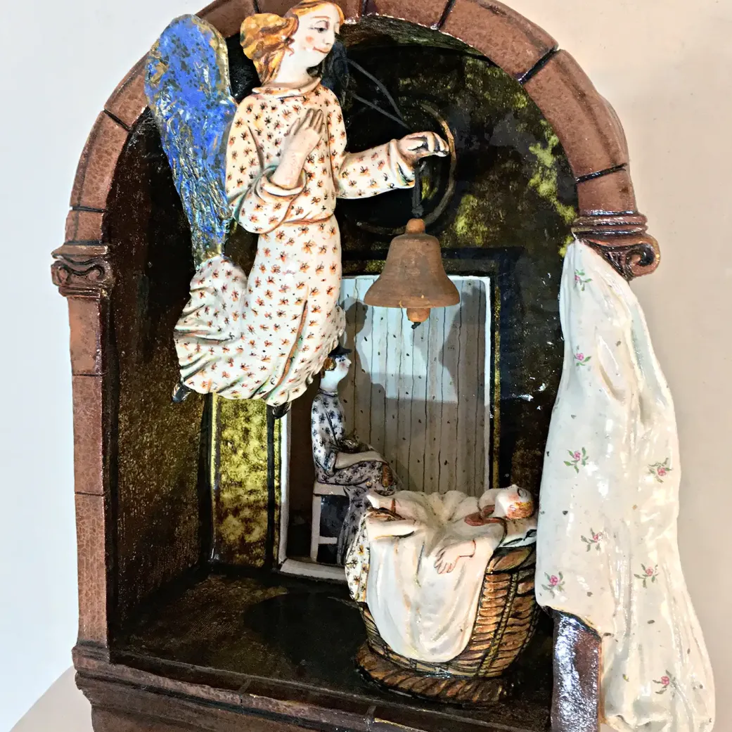 Наталия Савинова — Дом, 2005 (шамот, цветные глазури, надглазурная и подглазурная роспись, металл, стекло)